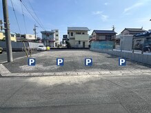 ルレーヴ 鴨江店(Lereve)の雰囲気（通りを挟んで南側にも10台駐車場があります）