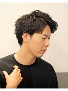 ノイセル 西本町(Noisyle) スーツ短髪ツーブロック束感モテる黒髪アップバングパーマヘア