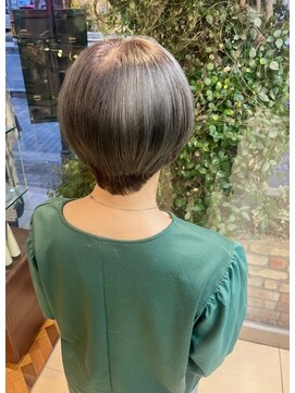 ルシア(LUCIA) グラボブ／ハンサムショート／カーキーベージュ