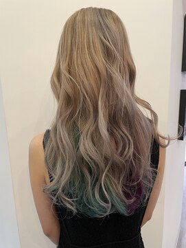 ニューカマー バイ ヘッドライト シブヤ(NEW COMER by HEADLIGHT shibuya) グレージュ×くびれセミロングレイヤー