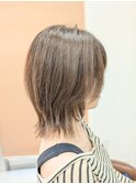 ウルフミディは毛先のニュアンスでコナレと余裕を魅せる
