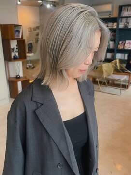 ヨム(YOMU) ホワイトシルバー