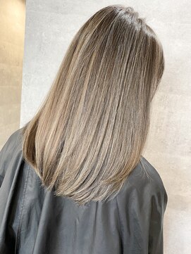 オリ(‘Oli) 細め大人ハイライト＿パールベージュ