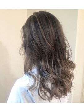 ラべリー 池袋(LOVELEY) グレージュ 透明感 【池袋】