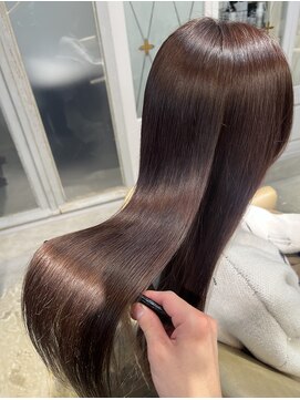 エマ(emma) 〈艶感カラー×美髪×ナチュラルブラウン×パープル〉