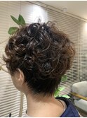 大人可愛いパーマ丸みショート小顔カット抜け感