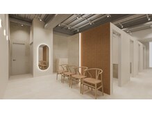 暖かい色が基調の広々とした、落ち着いた店内が特徴☆リラックス空間へご案内いたします。[北千住]