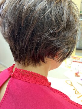 クオリス 上板橋店(QUALIS) 40代50代60代　えりあしスッキリショート／くせ毛風パーマ
