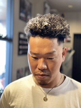 バーバー スタジオ ラフテル(Barber Studio RAFTEL) ショートアフロ