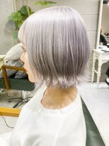 デイズ(days)&nbsp;ホワイトアッシュカラー　デザインカラー  くびれヘアボブ
