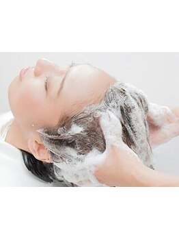 《男性にも女性にも大人気！》癒しのヘッドスパで髪も心も健康に◎頭皮環境が整い仕上がりがもっと素敵に♪