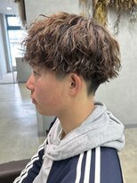 リット×ベリエ(Lit.×belier)&nbsp;スパイラルパーマメンズマッシュセンターパート波巻きパーマ30代