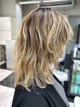 テテ(TETE) レイヤーカット/ミディアムレイヤー