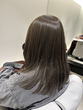 オリーブグレージュ