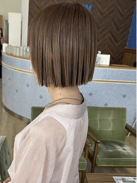 ブーム(BOOM) 切りっぱなしボブ×透明感ベージュ