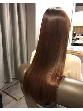 カミケンガレリア(kamiken. galleria) ツヤ潤いハリ髪質改善ストレート大人ロング【カミケンガレリア】