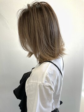 イロ 成田(iLo) バレイヤージュカラー