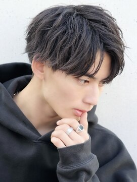 アーリー(Ali'i) アップバング束感マッシュショート刈り上げビジネスパーマ