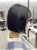アッシュブラックショートボブ前下がりボブ