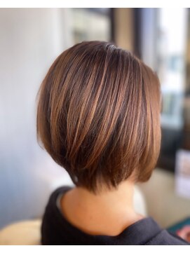 ウシワカマルガーデン(ushiwakamaru Garden) ショートボブ/白髪ぼかしハイライト