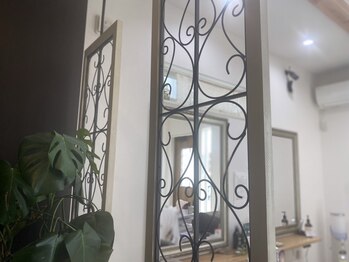 イーズ(eaze)の写真/【完全個室】時がゆっくり流れるサロンで癒しの時間に◇JAZZが流れる店内で凝った頭皮をじっくりほぐす◎