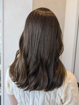 ポジ(poji) 韓国風　前髪カット　艶髪　くびれ巻き　サイドバング