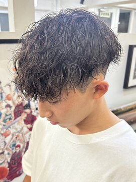 ウェイビーエフティフィフス 横浜西口(WAVEY ft.fifth) 横浜波巻きパーマシャドウパーマツイストスパイラルパーマ30代