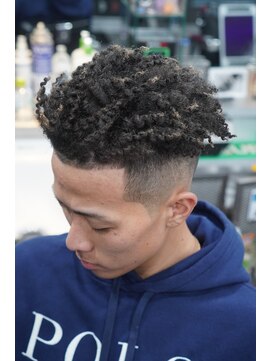 ツークツワンク バーバー 新宿(ZUG2WANG BARBER) 針金アフロ