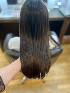 ヴァンカウンシル 一宮店(VAN COUNCIL) 大人の品格をまとう、飾りすぎないストレートヘア