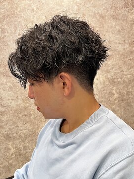 キタセンジュバーバー バイ ティーズ(KITASENJU BARBER by T's) 波打ちスパイラルパーマ