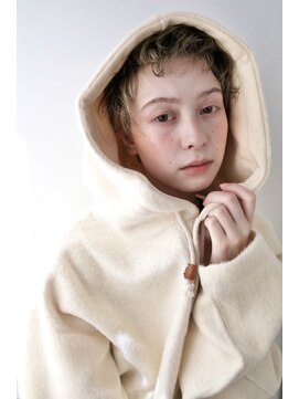 《AWESOME》ハイトーンcurlショート