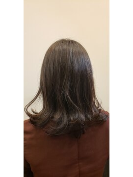 シェルフィ アピタ長久手店 ダークカラー×外ハネ