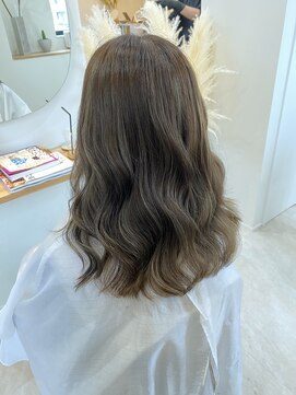 トナリ(tonari) ハイライト/オリーブカラー