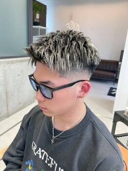 ルシエル(Luxiel)の写真/フェードスタイルから特殊パーマもお任せ☆ONでもOFFでもキマるヘアスタイルでワンランク上の自分に☆