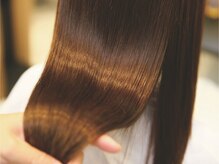 【ハイクラス縮毛矯正とは？不自然にならない？】自然な仕上がりとツヤ！ケア剤をさらにプラスで強度UP!!