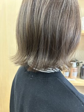 プリモ ビューティーアンドリラックス(Primo Beauty&Relax) 外ハネボブ/グレージュカラー