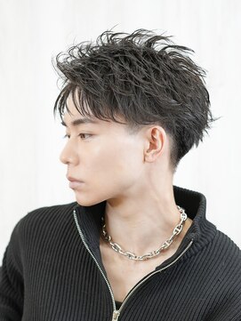 ベーア(Bar) 短髪フェザーショート刈り上げアップバング