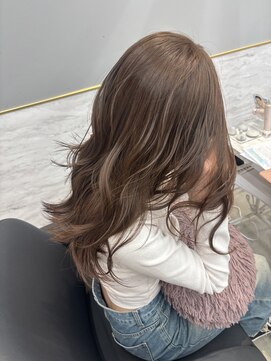 クム(kumu) ◎ブリーチなし透明感ベージュレイヤーロング大人美人