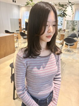 ラビリンス(Labyrinth) 前髪センター分け人気の顔周りレイヤーのセミロング