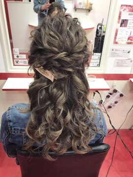 ヘアセットサロン プティ 神戸三宮(petit) ルーズツイストハーフアップ
