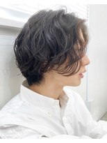 ユノ(juno)&nbsp;センターパート　前下がりミディアムパーマ