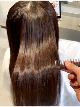 ラベスト バイ セロ 池袋メトロポリタン前(LOVEST by CERO) ロング/アッシュベージュ［池袋駅 髪質改善 弱酸性縮毛矯正］