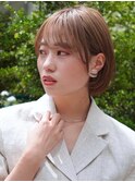 丸みショートボブ 耳掛けショート ベージュ 顔周りカット 前髪