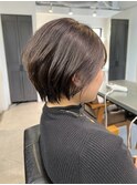 ショートボブ　耳掛けショート　オリーブブラウンカラー
