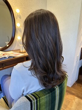 エルサフィロ キタハマ(el zafiro kitahama) 30×40代×透明感×髪質改善×ファーストグレイ×明るい白髪染め