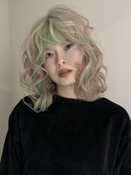 イェッカ パビル(YECCA pabil) ブロンドとミントグリーンのデザインカラー