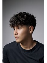 グルーマーズトウキョウ 渋谷店(GROOMER/S TOKYO)&nbsp;スペインカール 刈り上げセンターパート マッシュ フェード