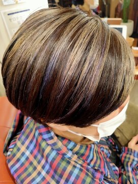 ナイーヴ NAIVE コントラストショートボブ