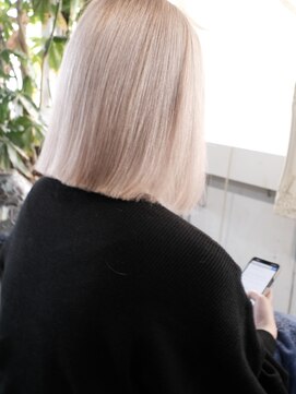 マリアナ(Mariana) ハイライトショートヘアレイヤーカットダブルカラー