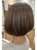 フリー(Free)&nbsp;脱白髪染め白髪ぼかしシークレットハイライト・ショートボブ